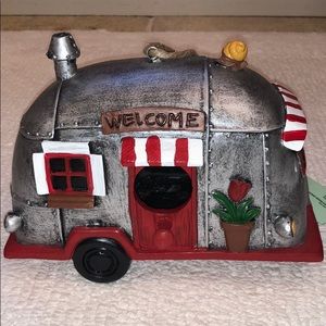 Spring Shop birdhouse